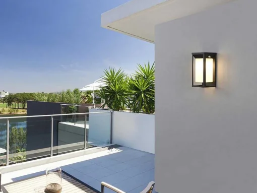 Aplique De Exterior Com Painel Solar E Leds C15 X A30 Cm Metal Preto - Fozzano