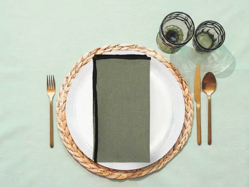 Conjunto Toalha + 4 Guardanapos De Mesa Em Linho E Algodao, Borda Preta, Caqui, 170 X 250 Cm - Borina