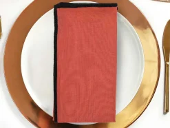 Conjunto Toalha + 4 Guardanapos De Mesa Em Linho E Algodao, Borda Preta, Terracota, 170 X 300 Cm - Borina