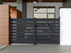 Portão De Batente Perfurado Motorizado Antracite Em Aluminio De C305 X A183 Cm - Primo