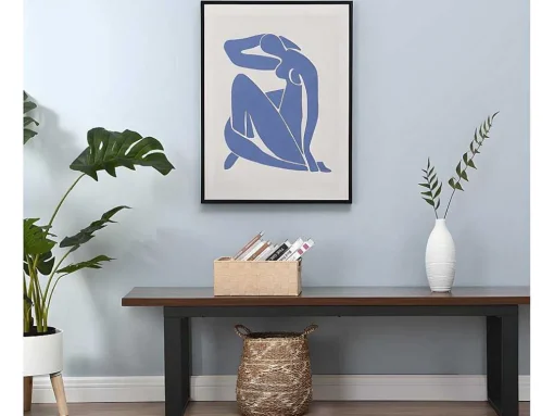 Tela Impressa Emoldurada Mulher De 60 X 80 Cm Com Moldura Em Madeira Cor Azul E Bege - Lolia